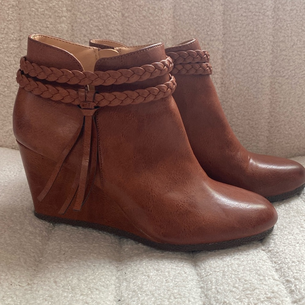 ZBY Brown Tassled Wedge Ankle Boots - Size 7.5 nice